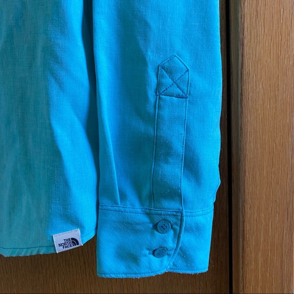 THE NORTH FACE • Aqua Blue Button Down Shirt - L - Picture 6 of 16